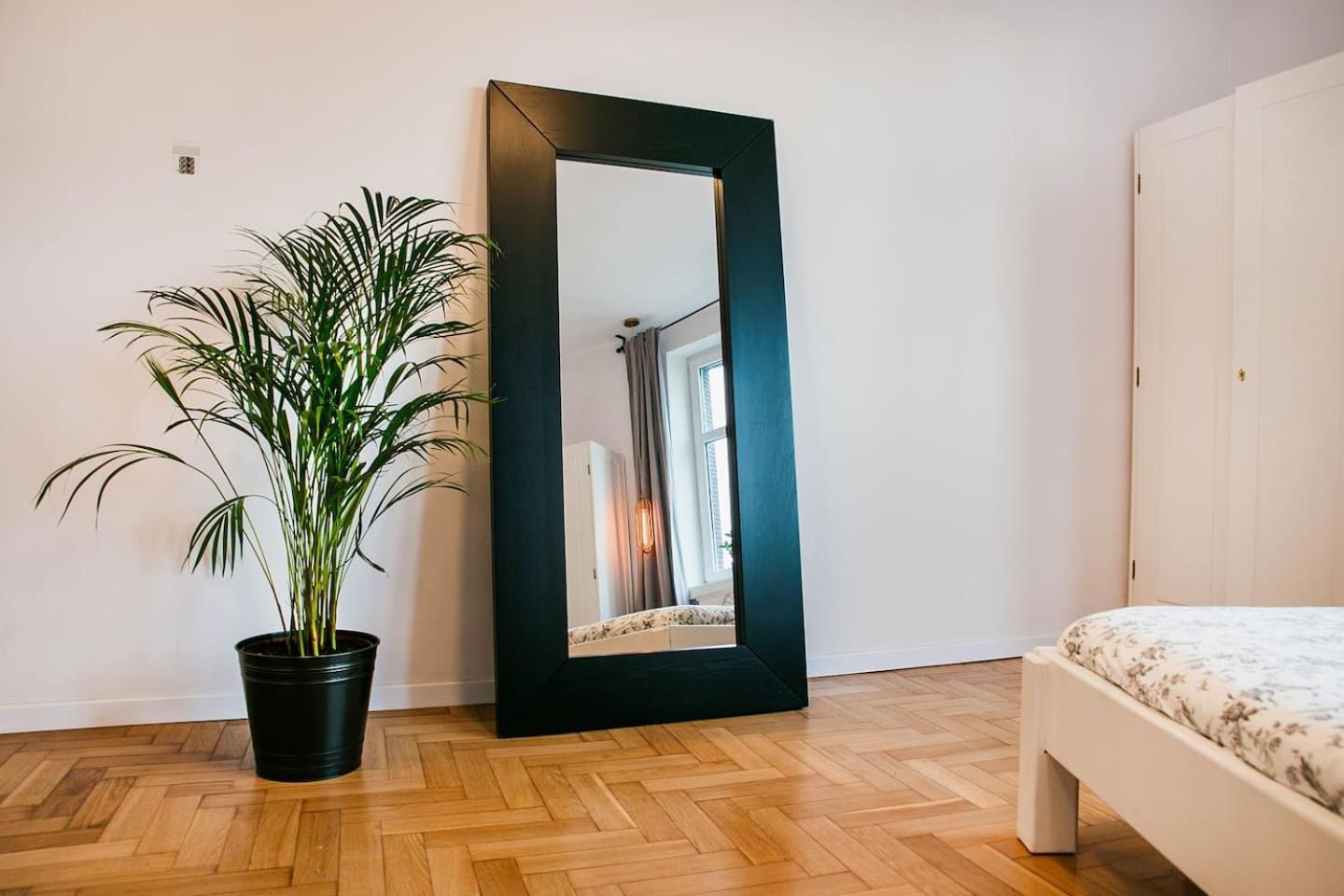 - Balcony, Workspace, Tram Stop - By Rentujemy * Krakau