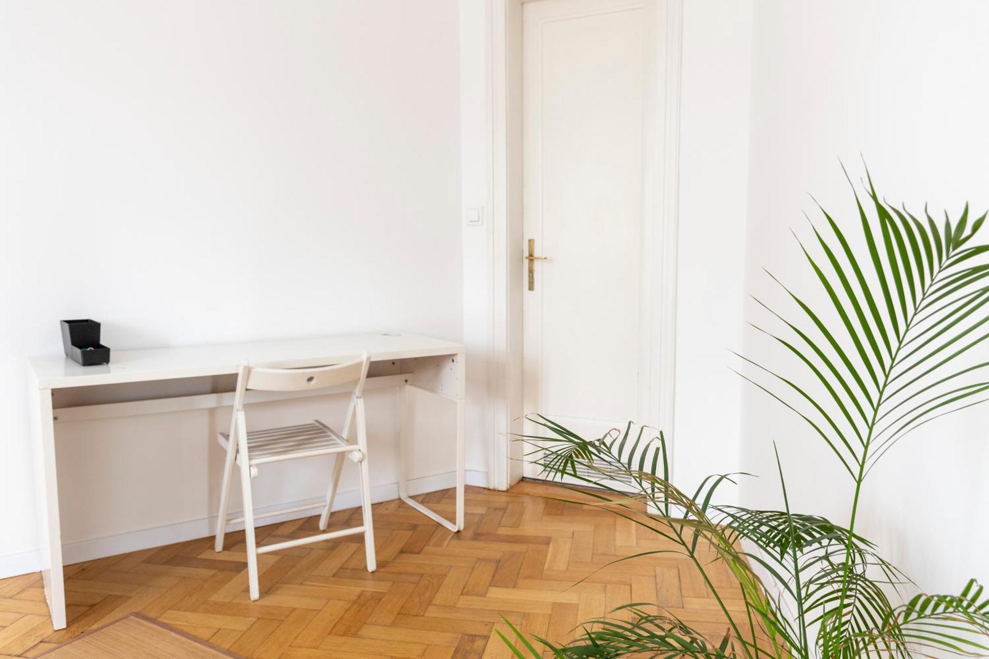 - Balcony, Workspace, Tram Stop - By Rentujemy Apartment Krakau