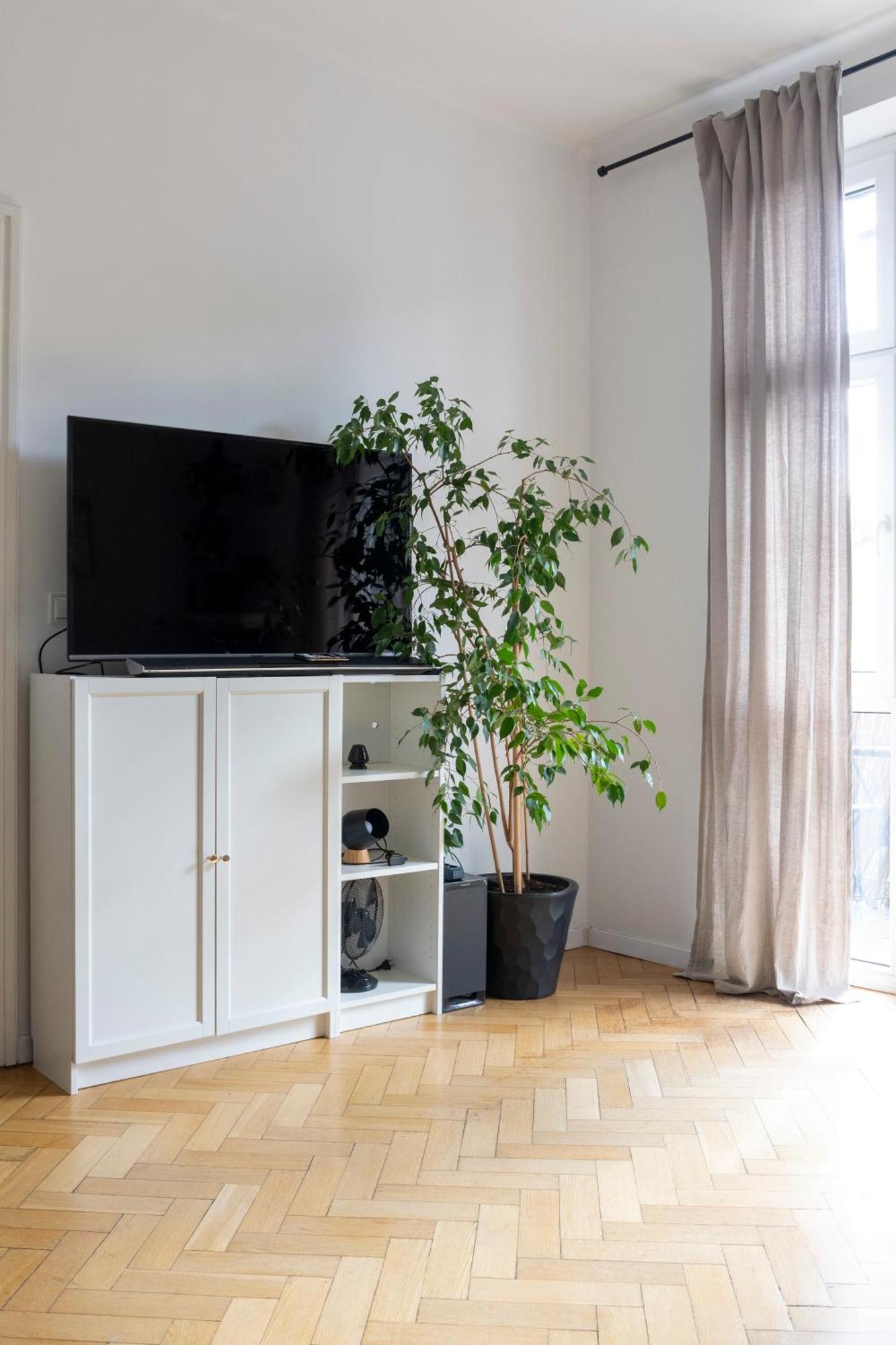 Apartment - Balcony, Workspace, Tram Stop - By Rentujemy Krakau