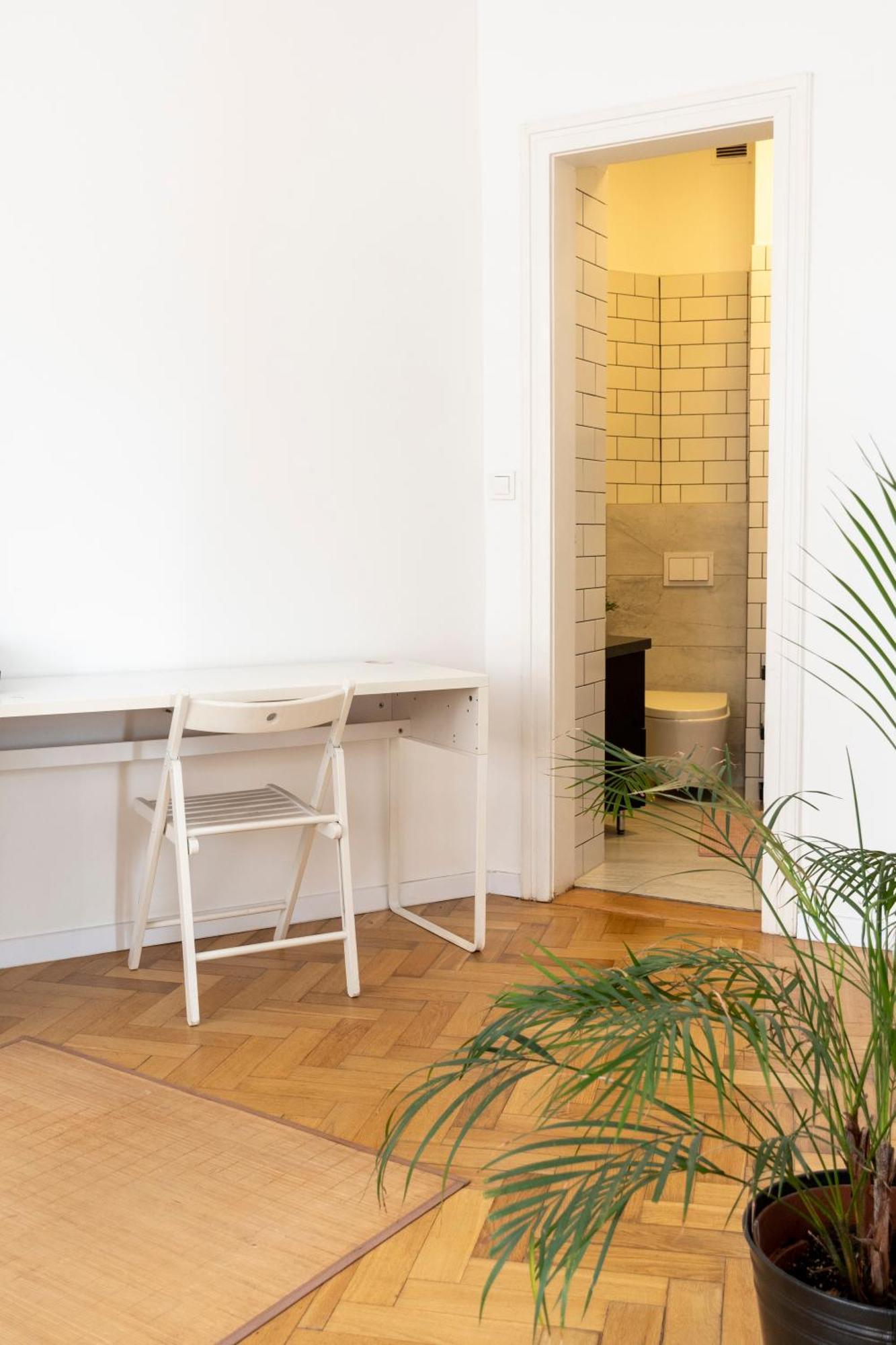 - Balcony, Workspace, Tram Stop - By Rentujemy Apartment Krakau