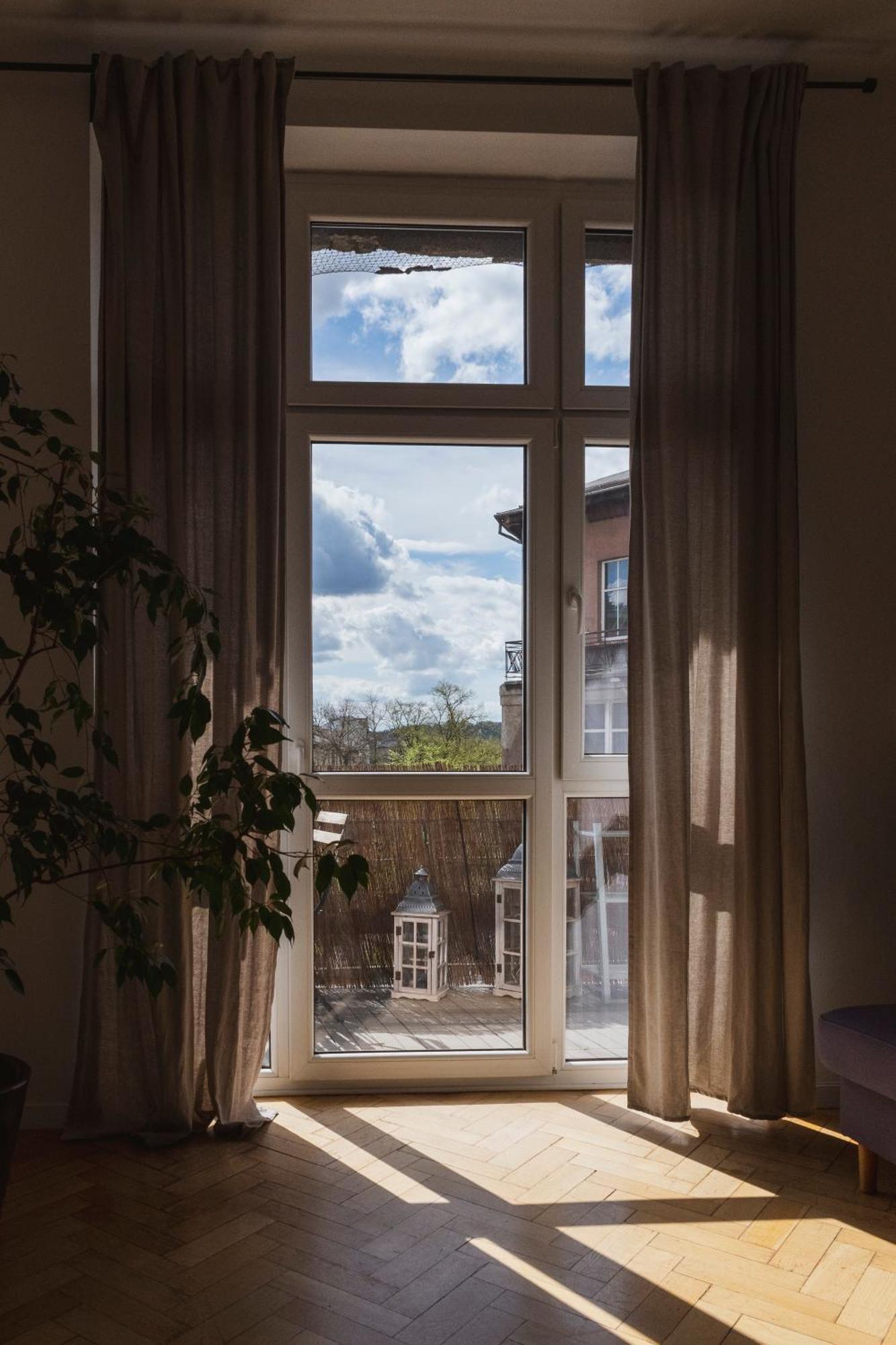 - Balcony, Workspace, Tram Stop - By Rentujemy Apartment Krakau
